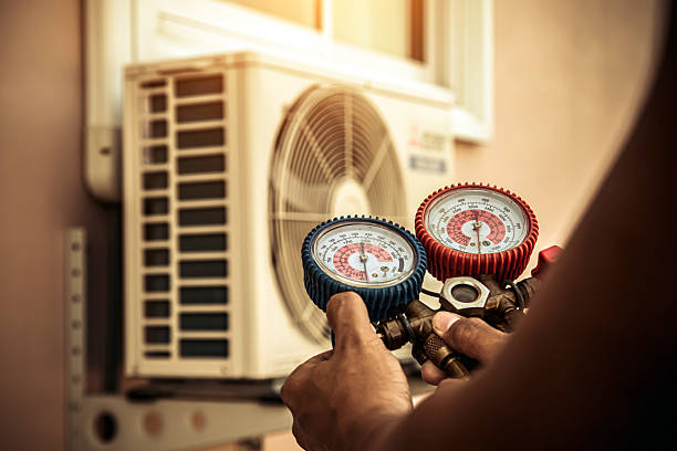 Professional Hvac technician working in Spring Grove, IL